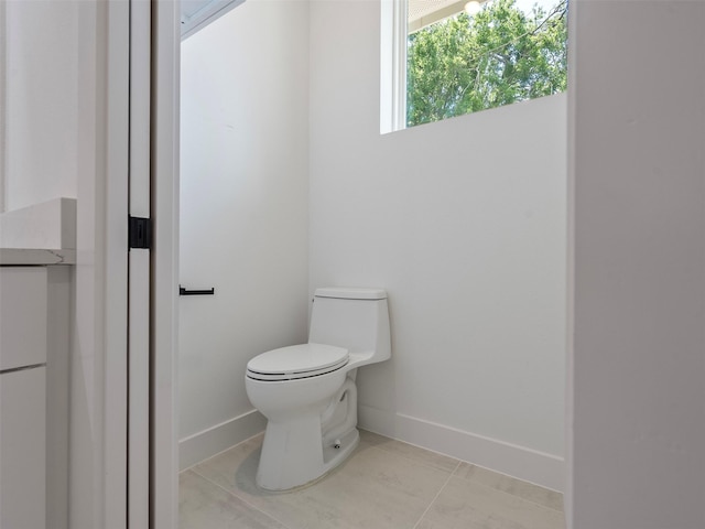 2207 Dan St, Houston, TX 77020 - bathroom with toilet and tile patterned floors