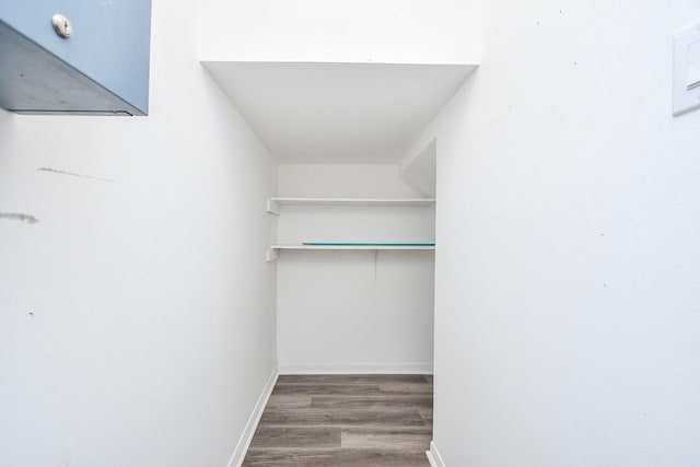 10378 Briar Forest Dr Unit 32/5, Houston, TX 77042 - walk in closet featuring wood finished floors