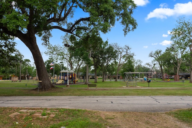 535 Oyster Creek Dr, Richwood, TX 77531 - view of property's community featuring a lawn