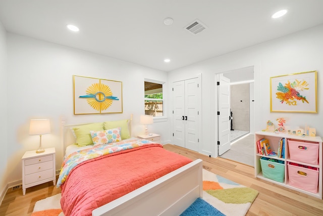 bedroom featuring wood finished floors, recessed lighting, a closet, and baseboards