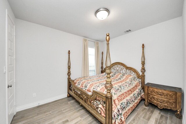 1935 Creekwood Cv, Missouri City, TX 77459 - bedroom with wood finished floors and baseboards