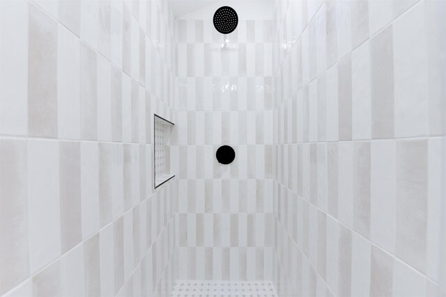 2514 Haverhill Dr, Houston, TX 77008 - bathroom view of tiled shower