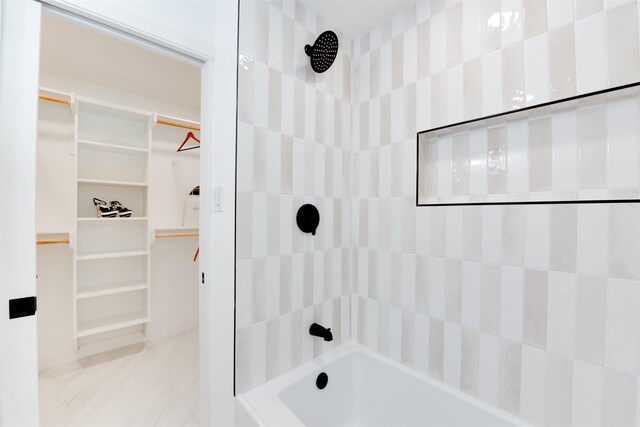 2514 Haverhill Dr, Houston, TX 77008 - bathroom with a spacious closet and shower / bathtub combination