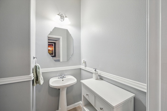 5206 Spring Oak Dr, Pasadena, TX 77505 - bathroom featuring a sink