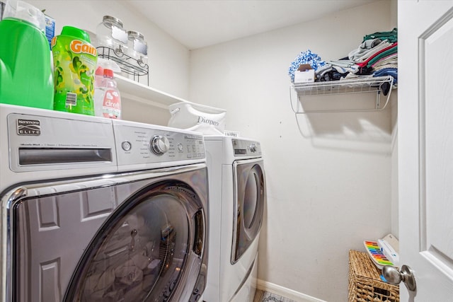 5206 Spring Oak Dr, Pasadena, TX 77505 - clothes washing area featuring washer and clothes dryer and baseboards