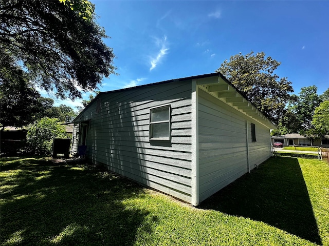 1023 W Snyder St, Alvin, TX 77511 - view of property exterior with a yard