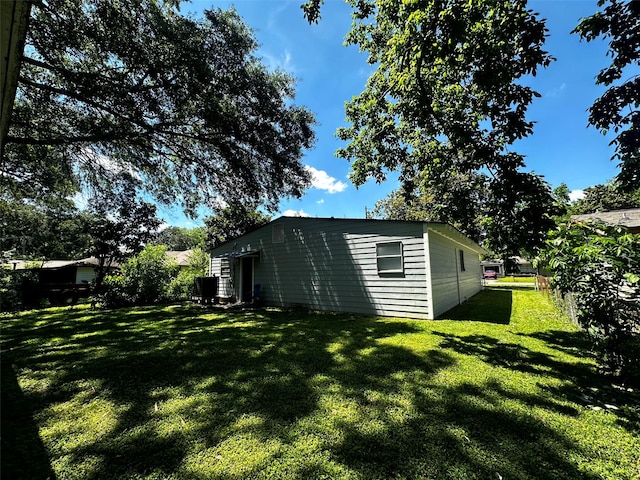 1023 W Snyder St, Alvin, TX 77511 - view of yard