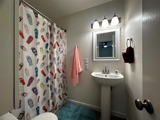 1023 W Snyder St, Alvin, TX 77511 - full bath with a shower with curtain, baseboards, toilet, and a sink