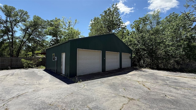 530 N Cattle Dr, Onalaska, TX 77360 - detached garage featuring fence
