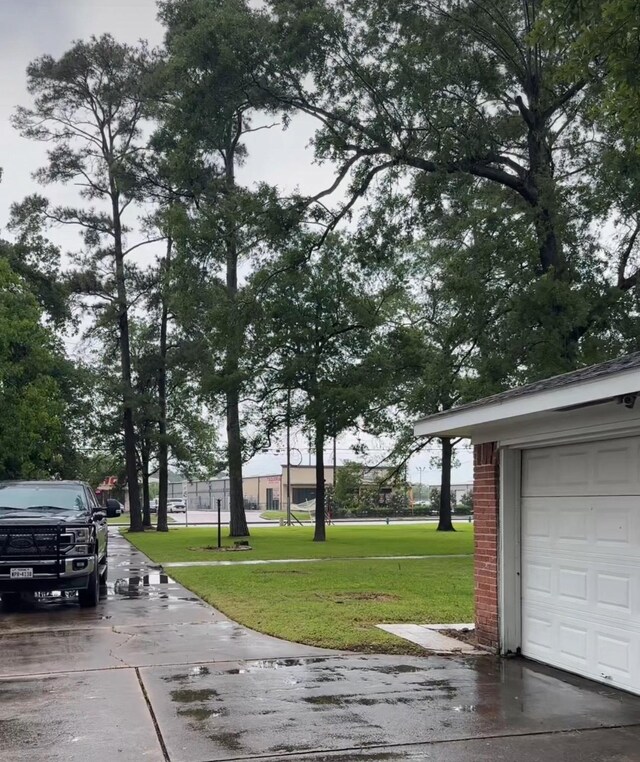 12420 Wallisville Rd, Houston, TX 77013 - view of garage
