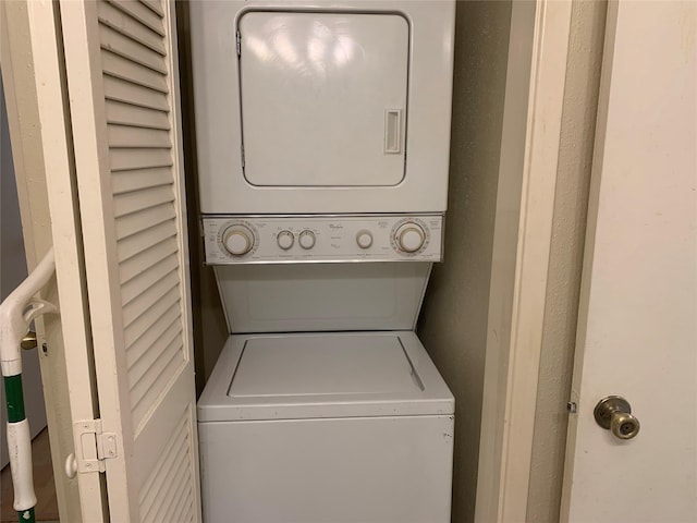 10075 Westpark Dr Unit 43, Houston, TX 77042 - washroom with stacked washer and clothes dryer
