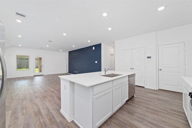 12206 English Mist Dr, Houston, TX 77044 - kitchen featuring a sink, dishwasher, a kitchen island with sink, light wood finished floors, and recessed lighting