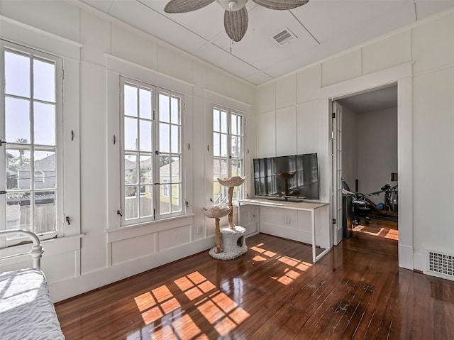 1515 24th St, Galveston, TX 77550 - living area featuring a decorative wall, dark wood-type flooring, and a ceiling fan
