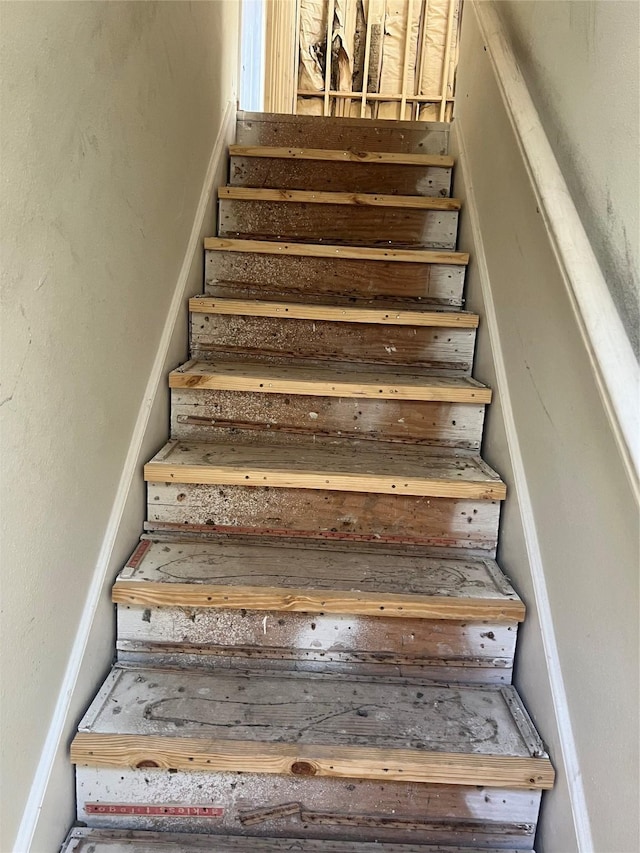 2668 Bering Dr Unit 2668, Houston, TX 77057 - view of stairway
