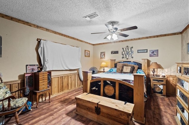 1816 County Road 936b, Alvin, TX 77511 - bedroom featuring crown molding, wood finished floors, a wainscoted wall, a textured ceiling, and a ceiling fan