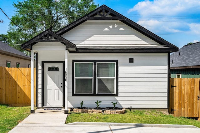 16858 W Alderson, Montgomery, TX 77316 - view of front of home with fence and a gate