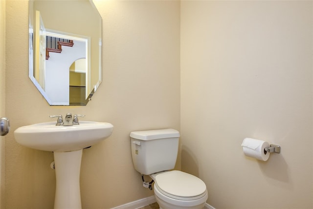 8919 Inglebrook Ln, Houston, TX 77083 - half bath with toilet and baseboards