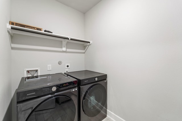 7010 Grassland Vista Ln, Katy, TX 77493 - laundry room featuring baseboards and separate washer and dryer
