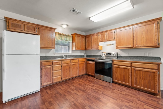 185 Rustic Way, Livingston, TX 77351 - kitchen featuring freestanding refrigerator, stainless steel range with electric cooktop, and dark countertops