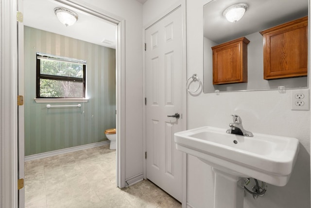 185 Rustic Way, Livingston, TX 77351 - bathroom with toilet, a sink, and baseboards