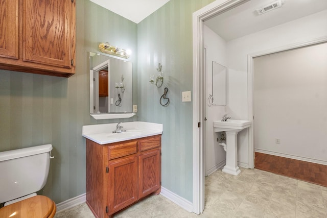 185 Rustic Way, Livingston, TX 77351 - bathroom with a sink, toilet, and baseboards