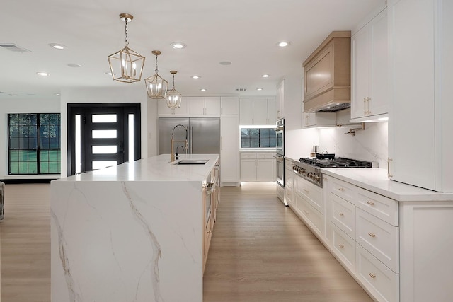 15232 Saddlewood Dr, Conroe, TX 77384 - kitchen featuring a sink, appliances with stainless steel finishes, light wood finished floors, recessed lighting, and an island with sink