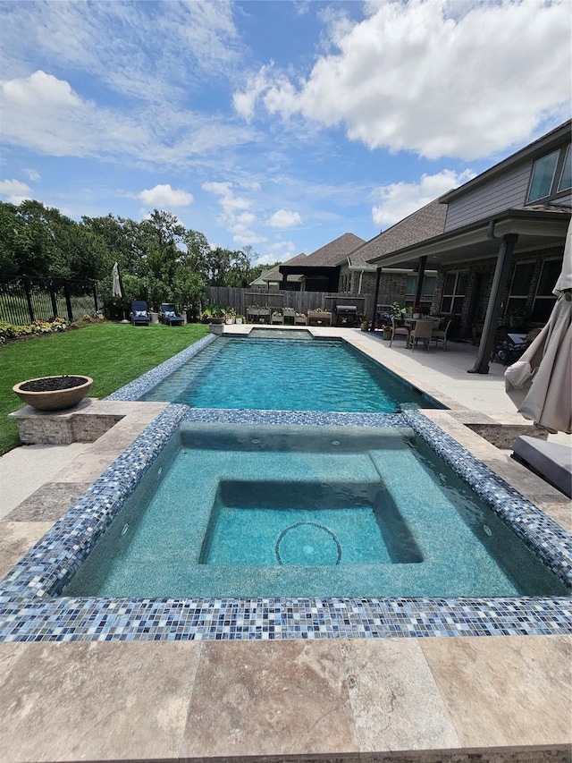 1013 Goose Creek St, Webster, TX 77598 - view of pool featuring a fenced backyard, a patio, and a pool with connected hot tub