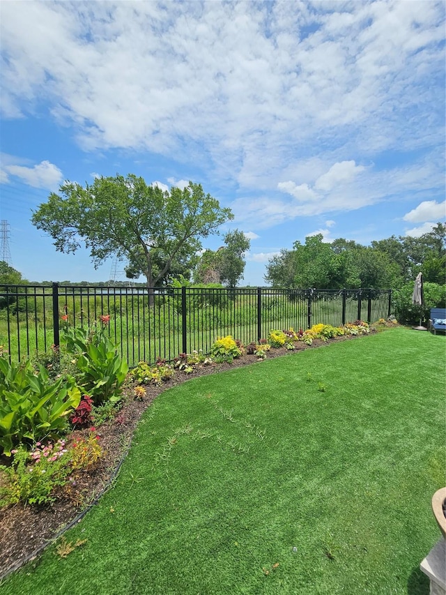 1013 Goose Creek St, Webster, TX 77598 - view of yard