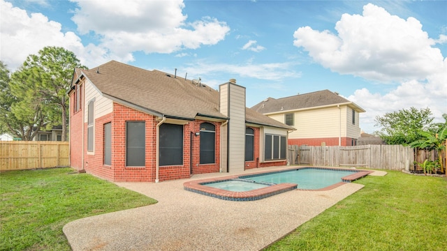 10900 Spruce Dr N, La Porte, TX 77571 - view of swimming pool with an in-ground hot tub and a patio area