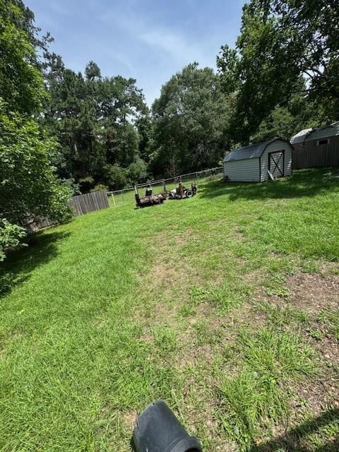 view of yard with a storage shed and an outdoor structure