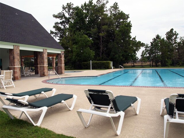 21336 Kings Guild Ln, Kingwood, TX 77339 - community pool featuring a patio area