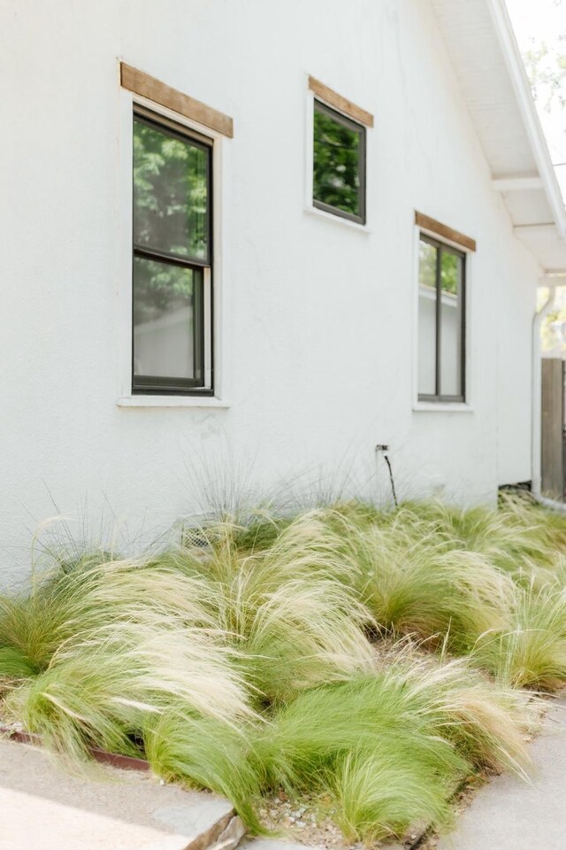 713 Usener St, Houston, TX 77009 - view of side of home with stucco siding