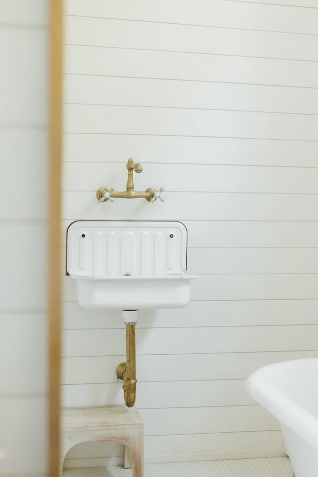 713 Usener St, Houston, TX 77009 - view of bathroom