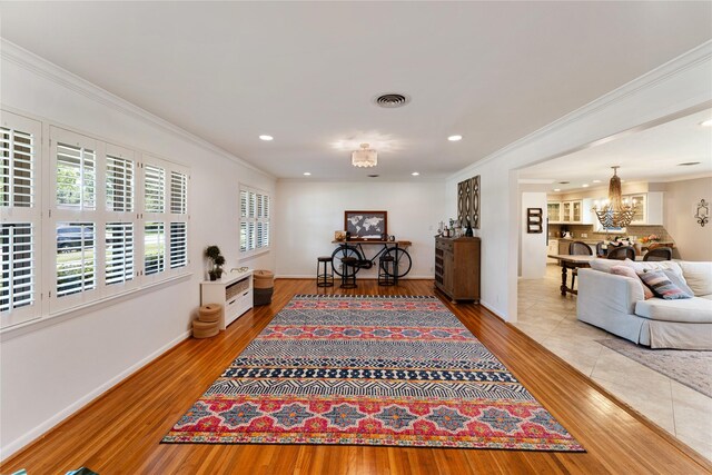 8914 Railton St, Houston, TX 77080 - living area featuring crown molding, a chandelier, wood finished floors, recessed lighting, and baseboards
