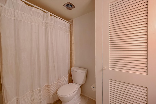 642 S Ripple Creek Dr Unit 642, Houston, TX 77057 - full bathroom featuring toilet, a shower with shower curtain, and baseboards