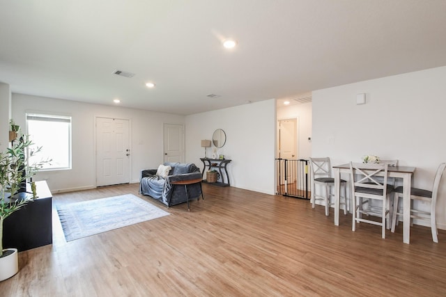 2728 Cadiz Bay Dr, Conroe, TX 77301 - living area featuring light wood finished floors, recessed lighting, and baseboards