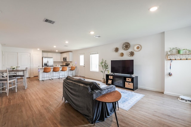 2728 Cadiz Bay Dr, Conroe, TX 77301 - living room featuring light wood-style flooring, baseboards, and recessed lighting