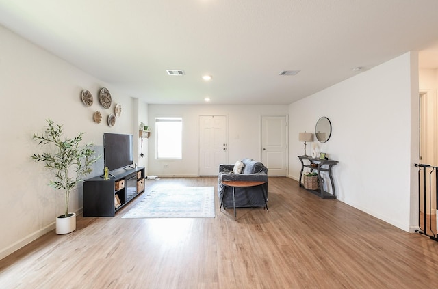 2728 Cadiz Bay Dr, Conroe, TX 77301 - living area with light wood finished floors, baseboards, and recessed lighting