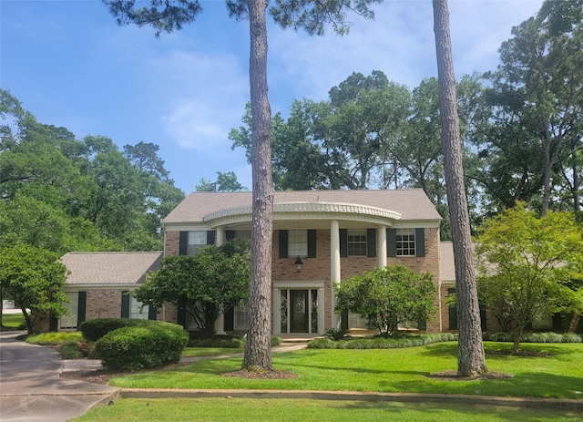 456 Lexington Ct, Conroe, TX 77302 - greek revival house with brick siding and a front yard