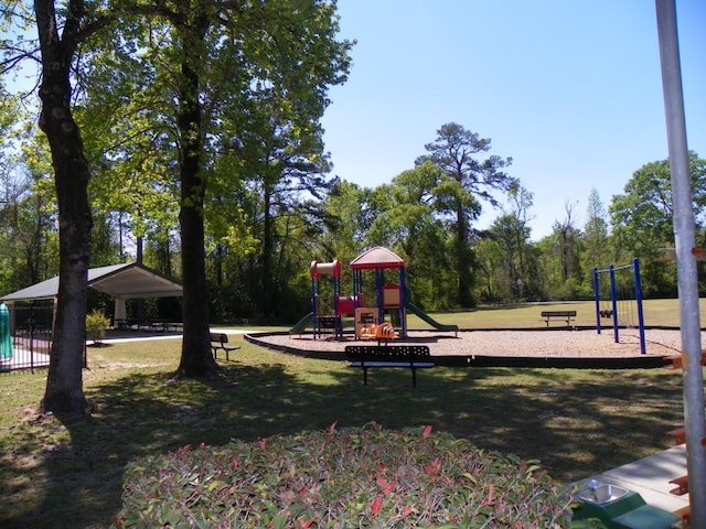 456 Lexington Ct, Conroe, TX 77302 - community play area featuring a gazebo