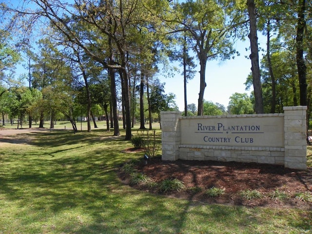 456 Lexington Ct, Conroe, TX 77302 - view of community featuring a yard