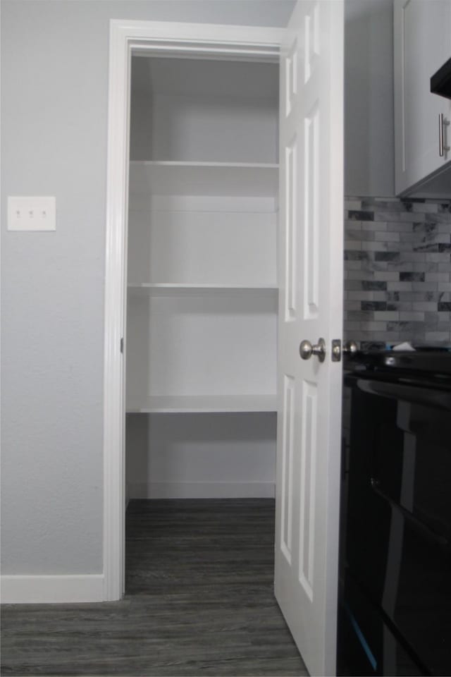 1115 W 4th St, Freeport, TX 77541 - view of closet