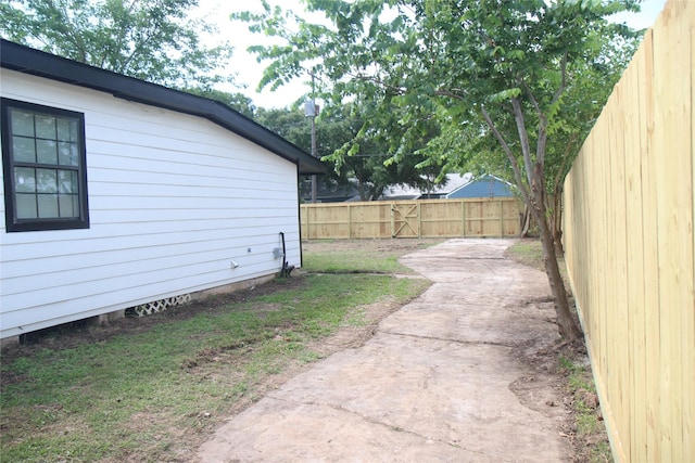 1115 W 4th St, Freeport, TX 77541 - fenced yard featuring a patio