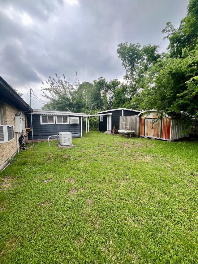 2923 Ellington St, Houston, TX 77088 - view of grassy yard