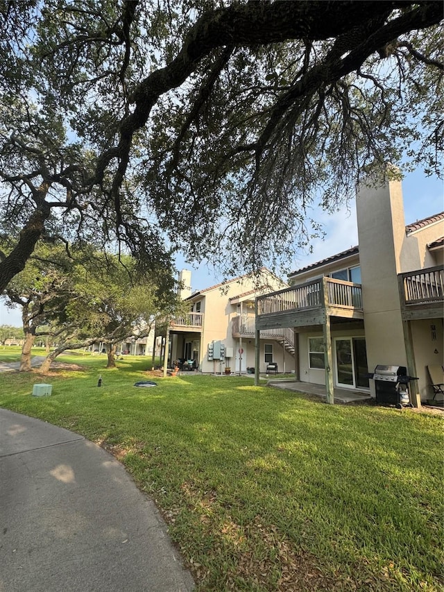 221 Marion Dr Unit 107C, Rockport, TX 78382 - surrounding community with a lawn and a wooden deck