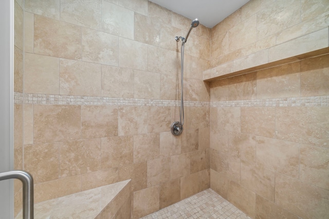10139 Knoboak Dr, Houston, TX 77080 - full bathroom featuring tiled shower