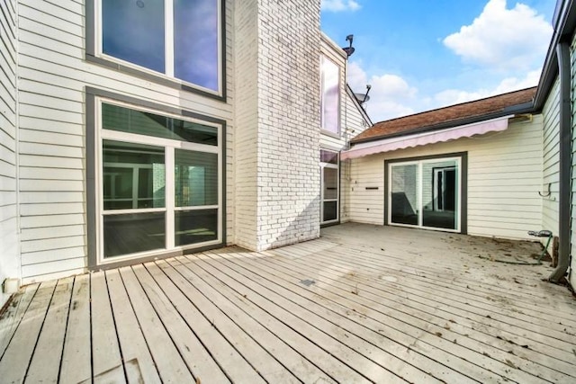 7607 Bankside Dr, Houston, TX 77071 - view of wooden terrace
