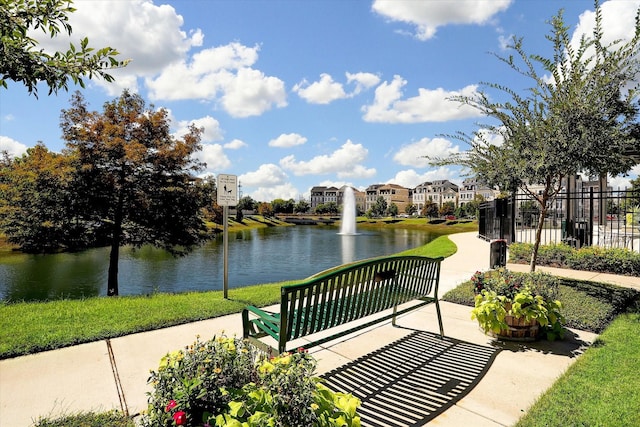 3124 Somerset Levens Ln, Houston, TX 77055 - view of home's community featuring a water view and fence