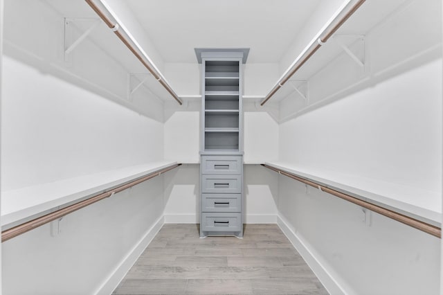 7926 Tate St, Houston, TX 77028 - walk in closet featuring light wood-type flooring