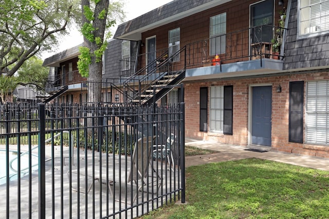 9005 Gaylord St Unit 20, Houston, TX 77024 - gate with stairs